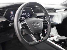 Audi e-tron 55 quattro 300 kW S line in GLETSCHERWEISS METALLIC