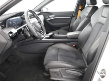 Audi e-tron 55 quattro 300 kW S line in GLETSCHERWEISS METALLIC