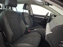 VW Golf Life mHEV TSI DSG in Grenadillschwarz Metallic