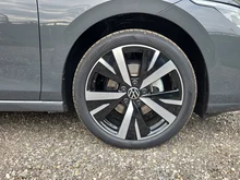 VW Golf Rabbit mHEV TSI DSG in Delfingrau Metallic
