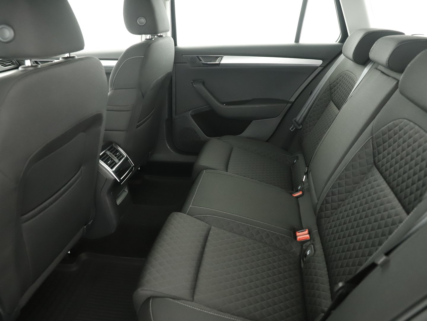Škoda SUPERB Combi 4x4 Ambition TDI DSG | Bild 21 von 24