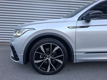 VW Tiguan R-Line TDI SCR 4MOTION DSG in Reflexsilber Metallic