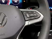 VW T-Roc Life eTSI DSG in Flame Red Dach Black Uni