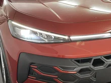 VW T-Roc Life eTSI DSG in Flame Red Dach Black Uni