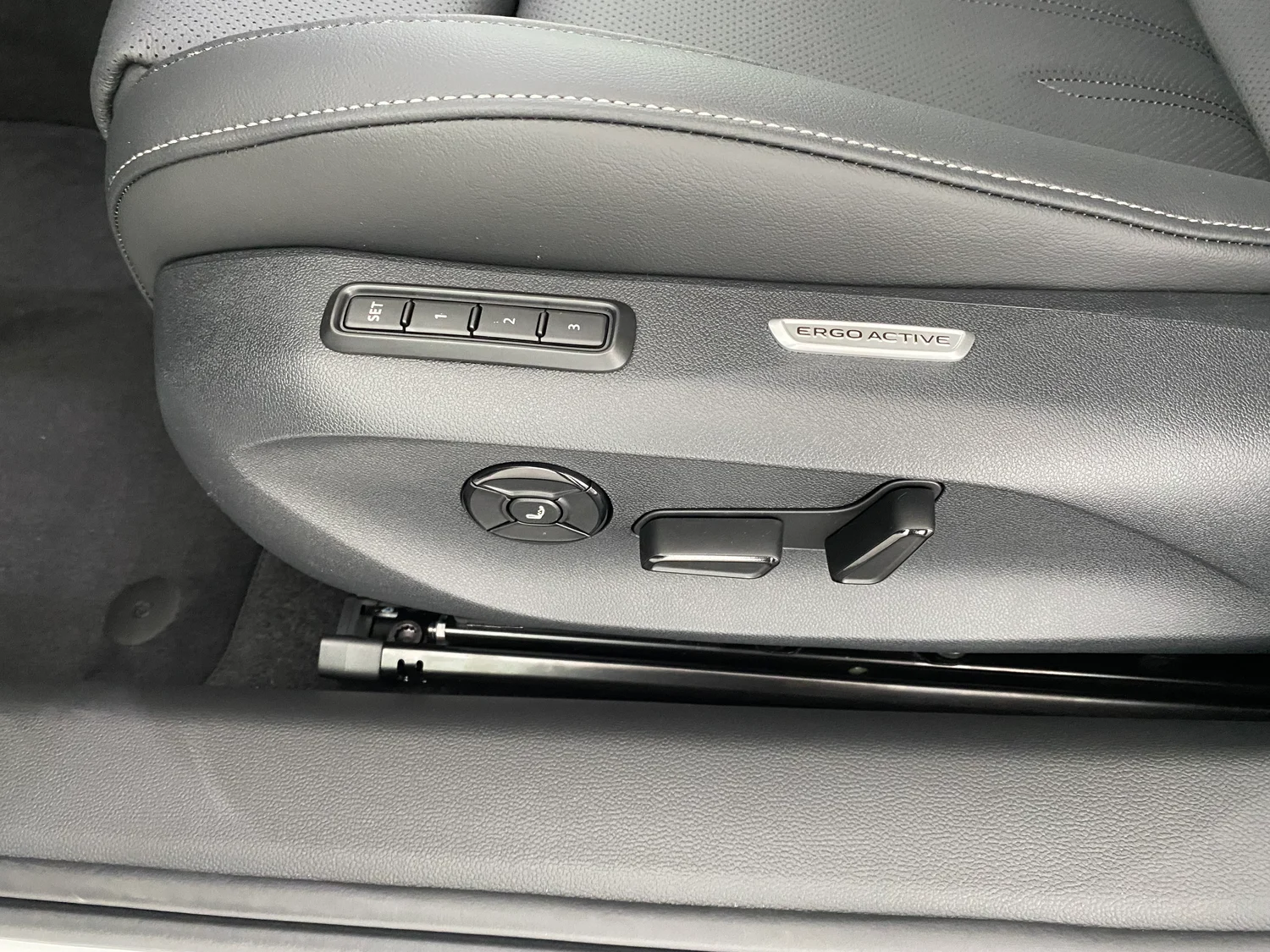 Bild eines VW Passat Variant Elegance eTSI DSG