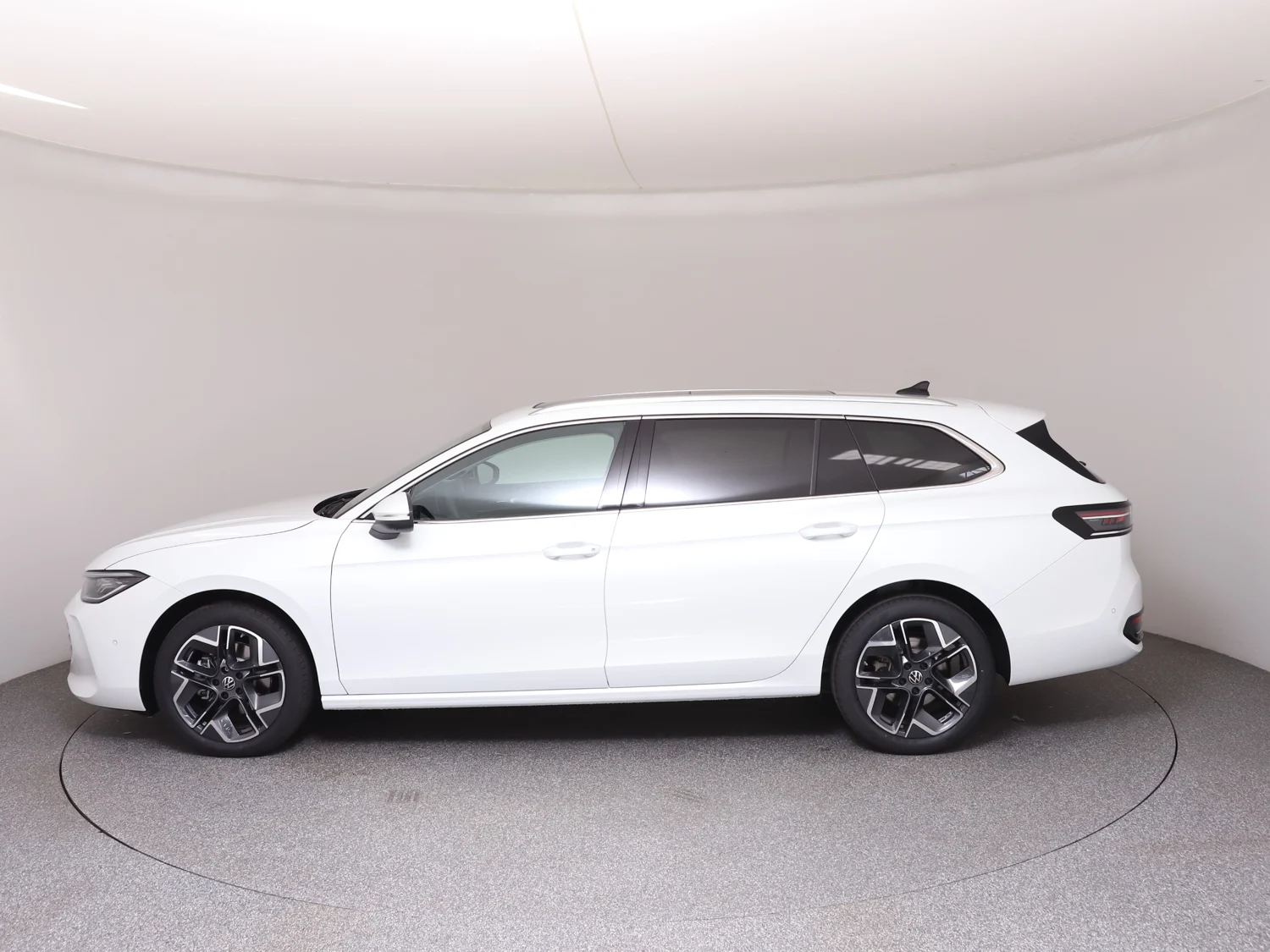 Bild eines VW Passat Variant Elegance eTSI DSG