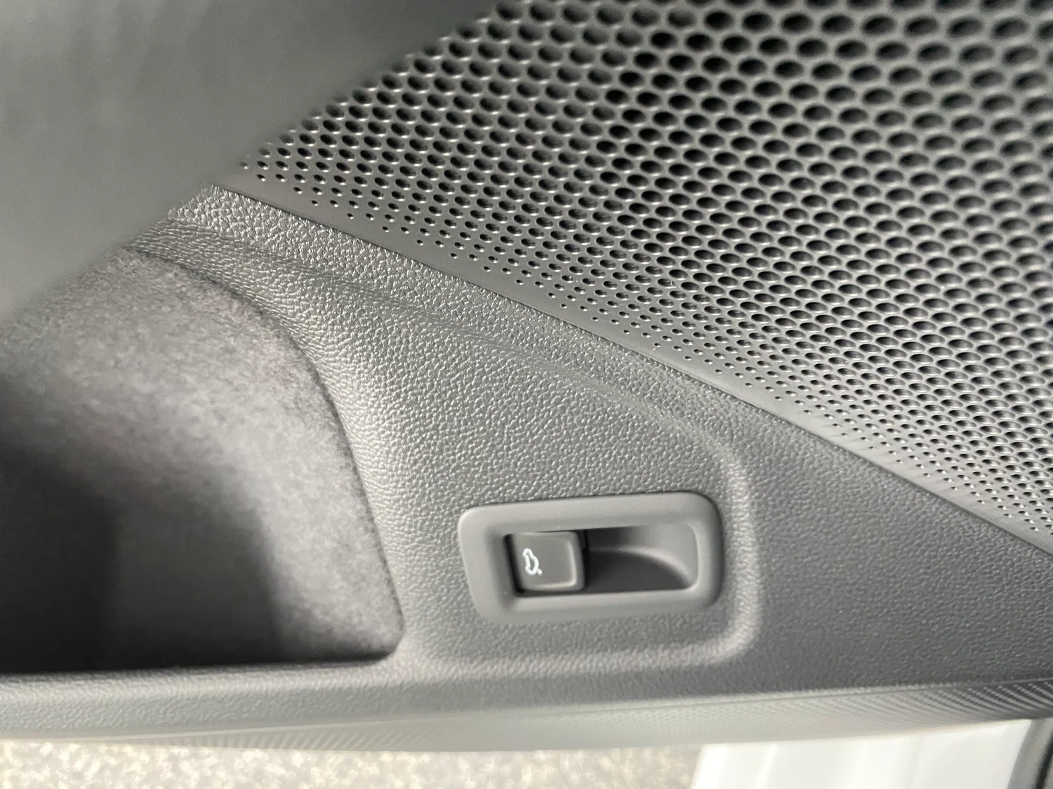 Bild eines VW Passat Variant Elegance eTSI DSG