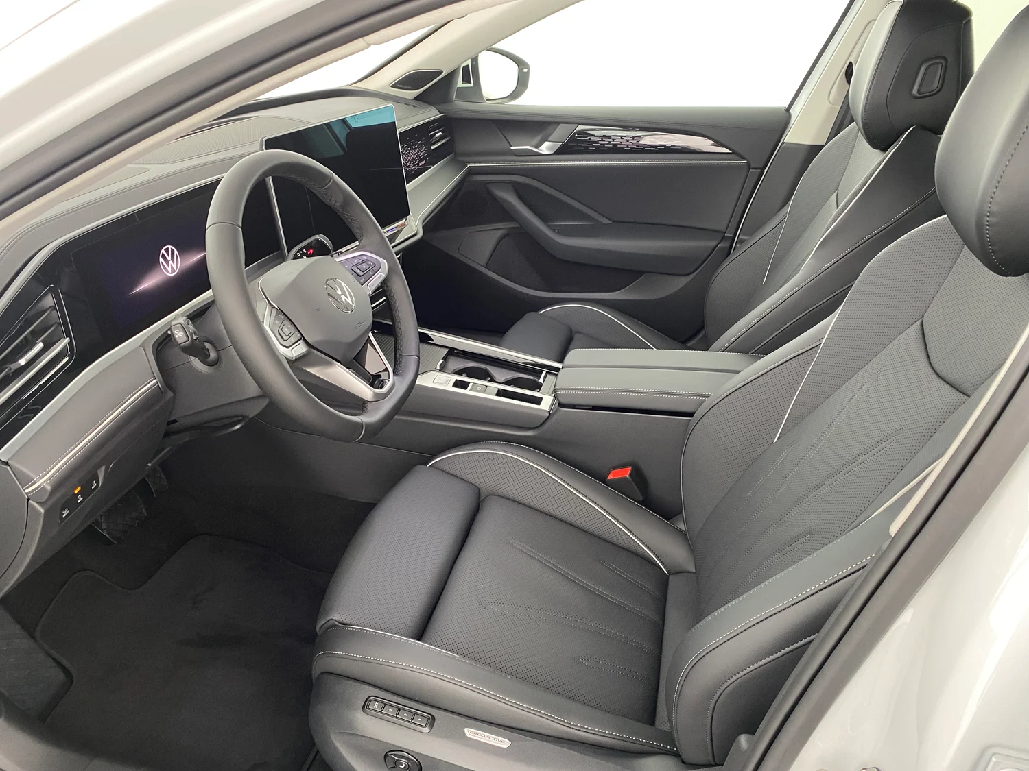 Bild eines VW Passat Variant Elegance eTSI DSG