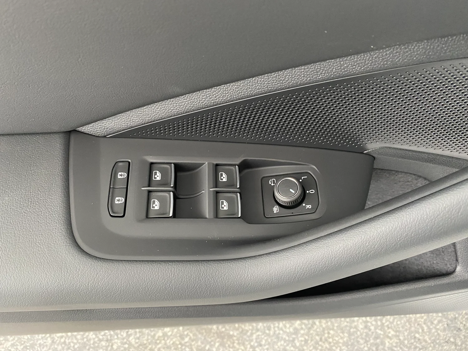 Bild eines VW Passat Variant Elegance eTSI DSG