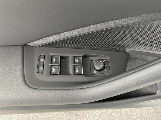 Bild eines VW Passat Variant Elegance eTSI DSG