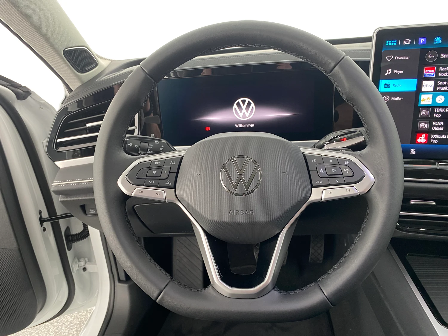 Bild eines VW Passat Variant Elegance eTSI DSG