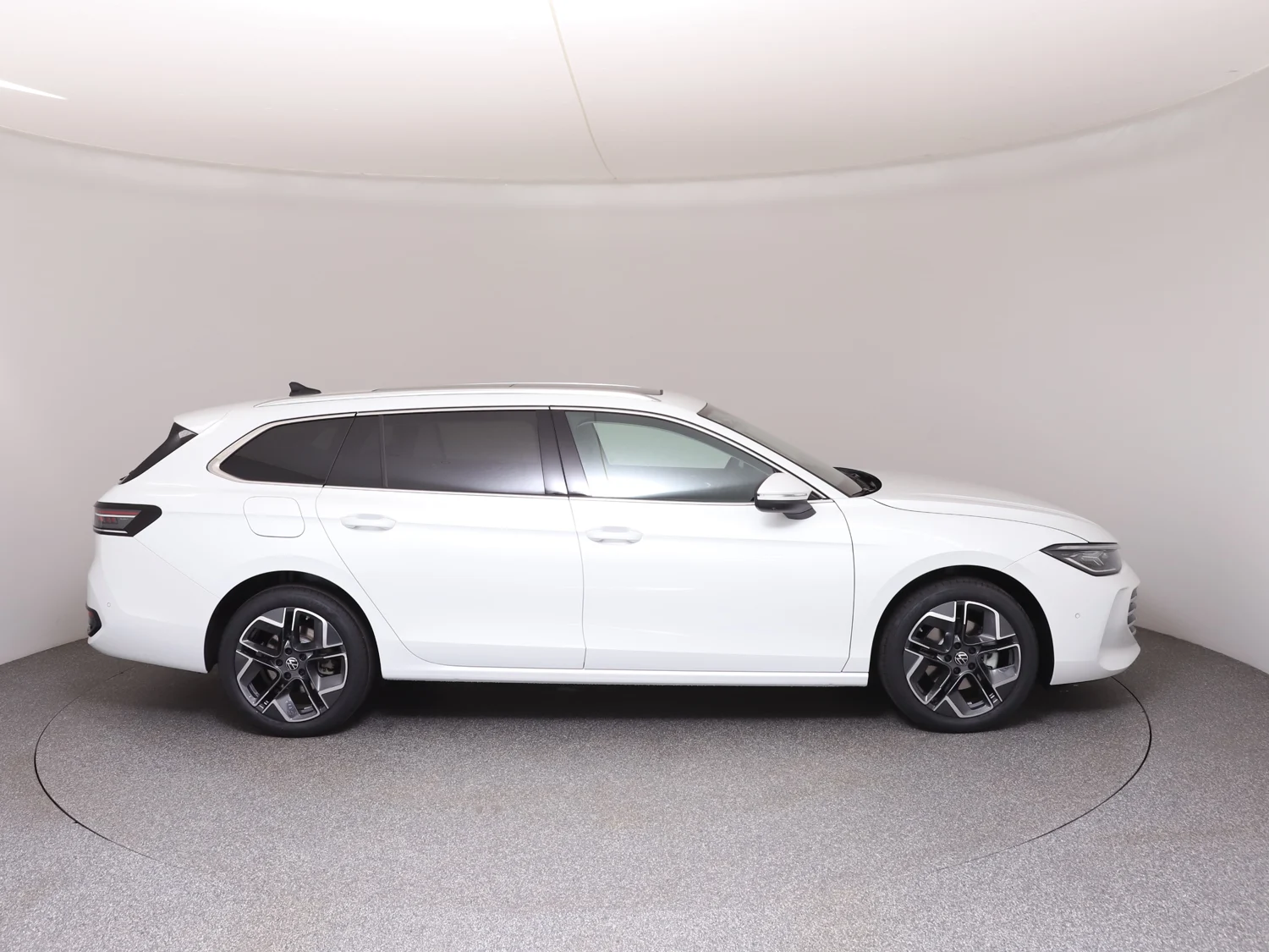 Bild eines VW Passat Variant Elegance eTSI DSG