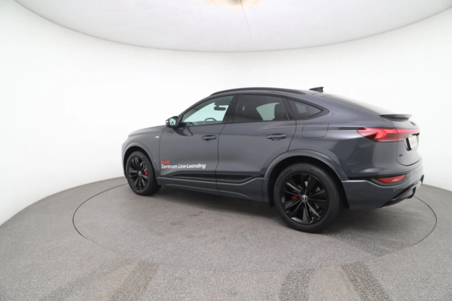 Bild eines Audi Q6 Sportback e-tron performance