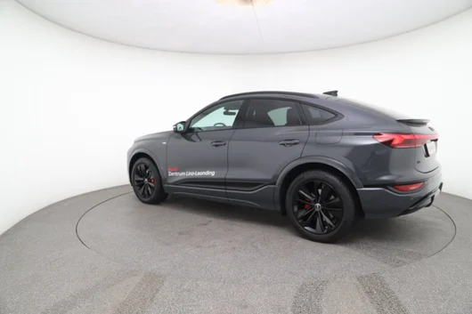 Bild eines Audi Q6 Sportback e-tron performance