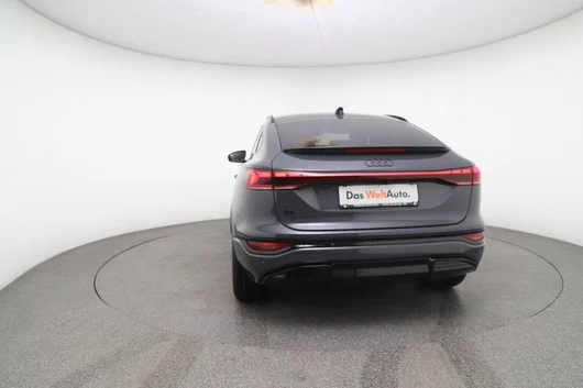 Bild eines Audi Q6 Sportback e-tron performance