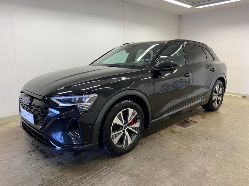 Audi Q8 50 e-tron quattro business