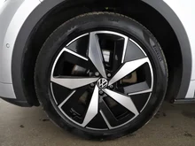 VW ID.4 GTX 4MOTION 220 kW in SCALE SILVER METALLIC