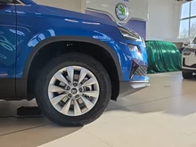 Škoda Karoq Selection TSI in Race-Blau Metallic