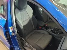 Škoda Karoq Selection TSI in Race-Blau Metallic