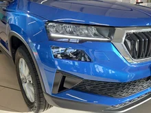 Škoda Karoq Selection TSI in Race-Blau Metallic