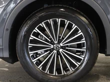 VW Tiguan Friends eHybrid DSG 150 kW in Delfingrau Metallic