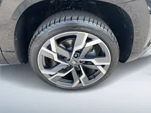 Škoda Karoq Sportline TSI DSG ACT in Black-Magic Perleffekt