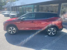 Nissan Qashqai 1,3 DIG-T MHEV N-Connecta in hellrot - metallic-perleffekt