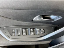Peugeot 308 SW BlueHDi 130 S&S EAT8 Active Pack in schwarz - metallic