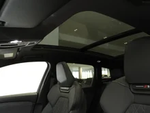Audi Q6 e-tron quattro in Daytonagrau Perleffekt