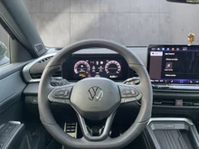 VW T-Roc R-Line eTSI DSG in Grenadillschwarz Metallic