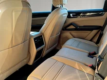 Porsche Cayenne E-Hybrid in cashmerebeigemetallic