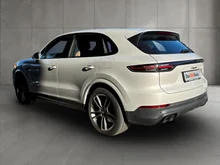 Porsche Cayenne E-Hybrid in cashmerebeigemetallic