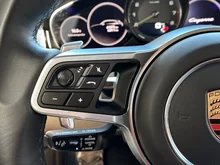 Porsche Cayenne E-Hybrid in cashmerebeigemetallic