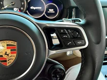 Porsche Cayenne E-Hybrid in cashmerebeigemetallic