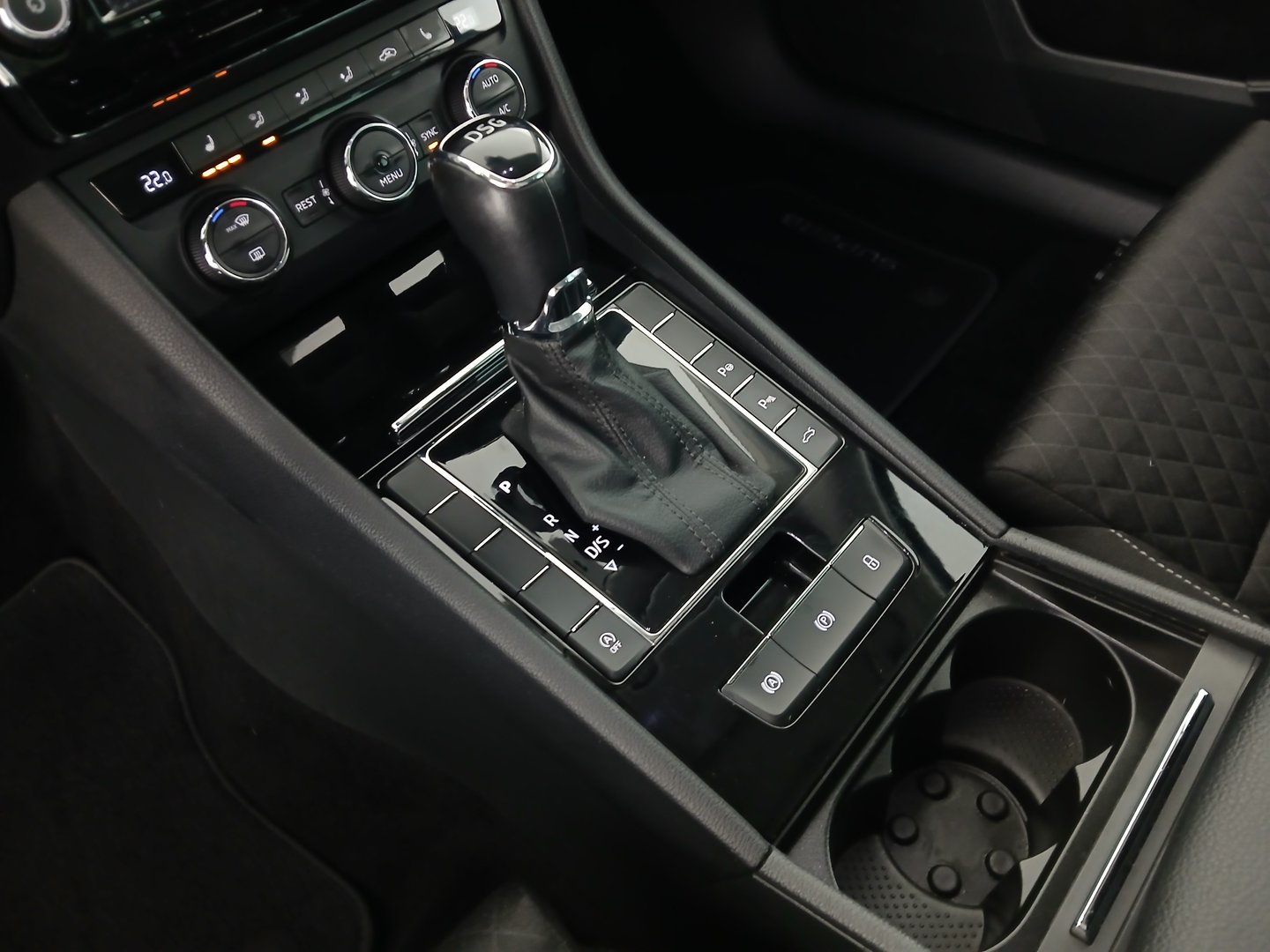 Škoda SUPERB Combi Style TDI DSG | Bild 26 von 31