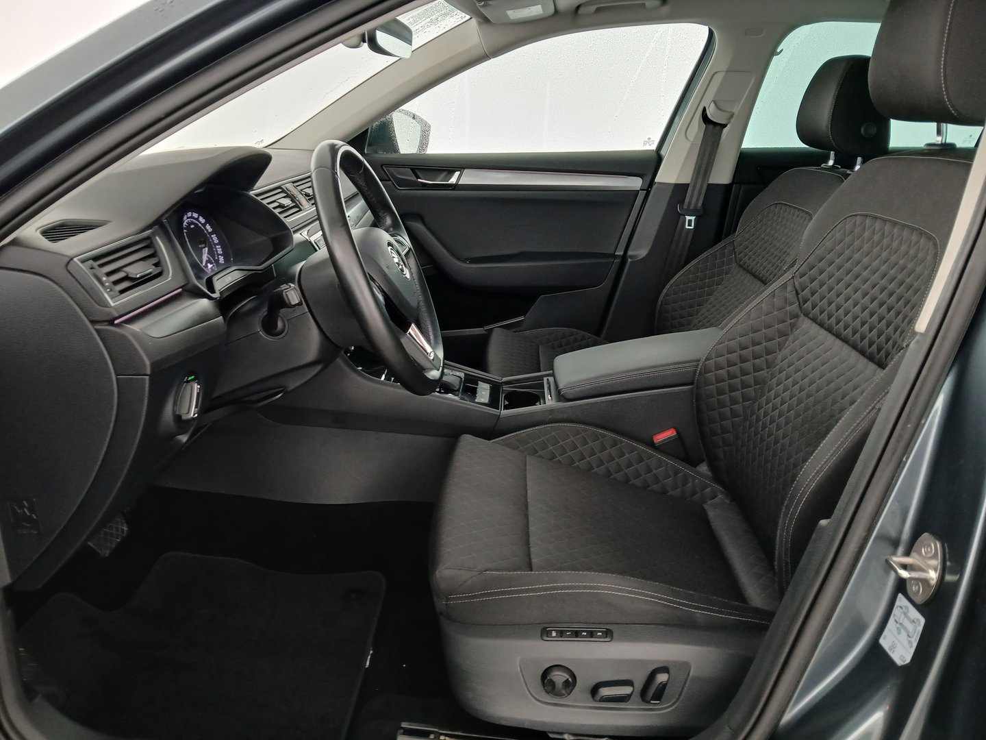 Škoda SUPERB Combi Style TDI DSG | Bild 13 von 31