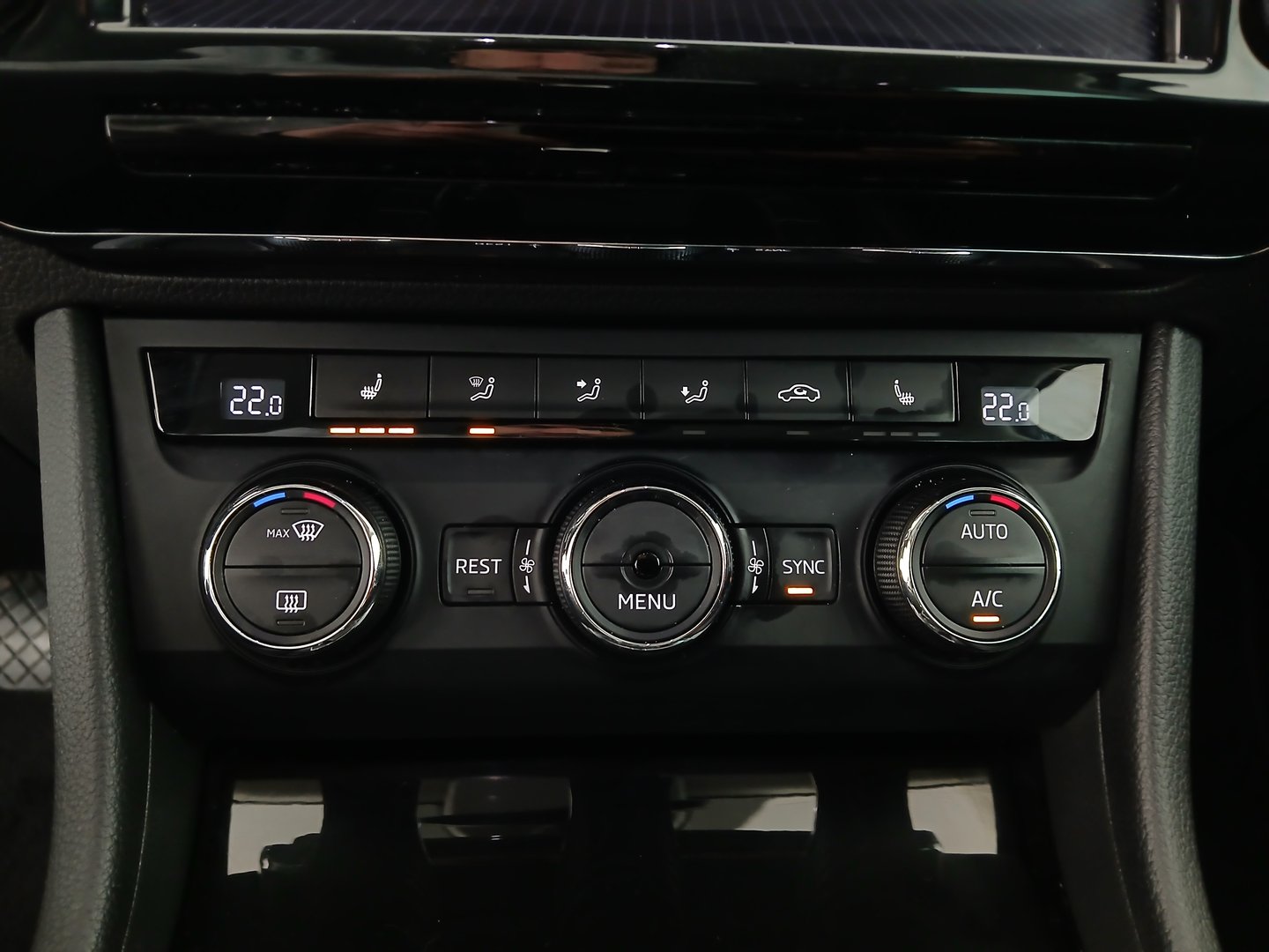 Škoda SUPERB Combi Style TDI DSG | Bild 25 von 31