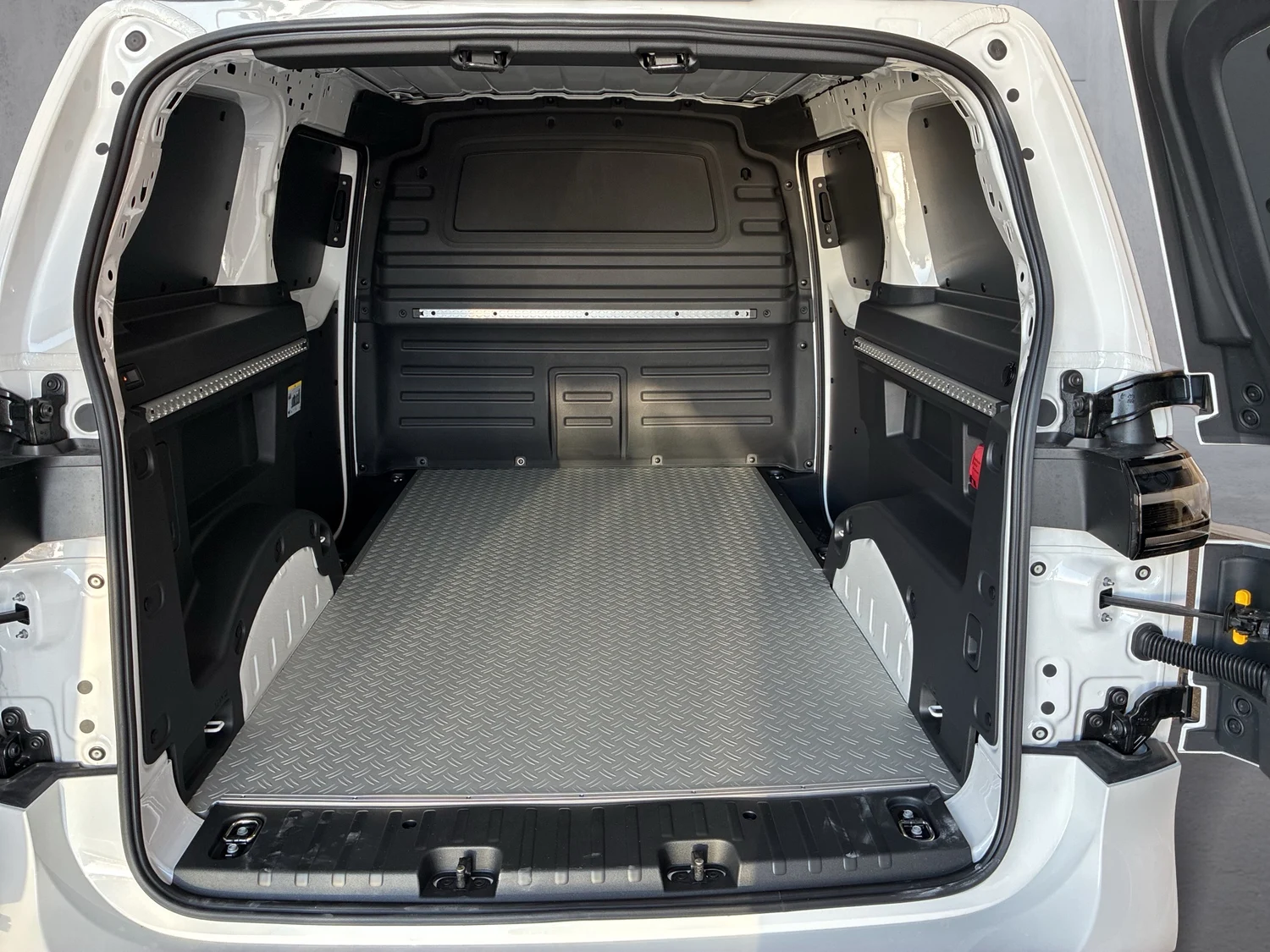 Bild eines VW ID. Buzz Cargo Pro 4MOTION 250 kW