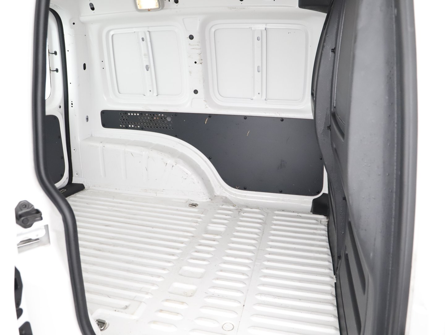 VW Caddy Kastenwagen TDI | Bild 6 von 20