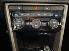 VW T-Roc Design TSI in Ravenna Blue Met.