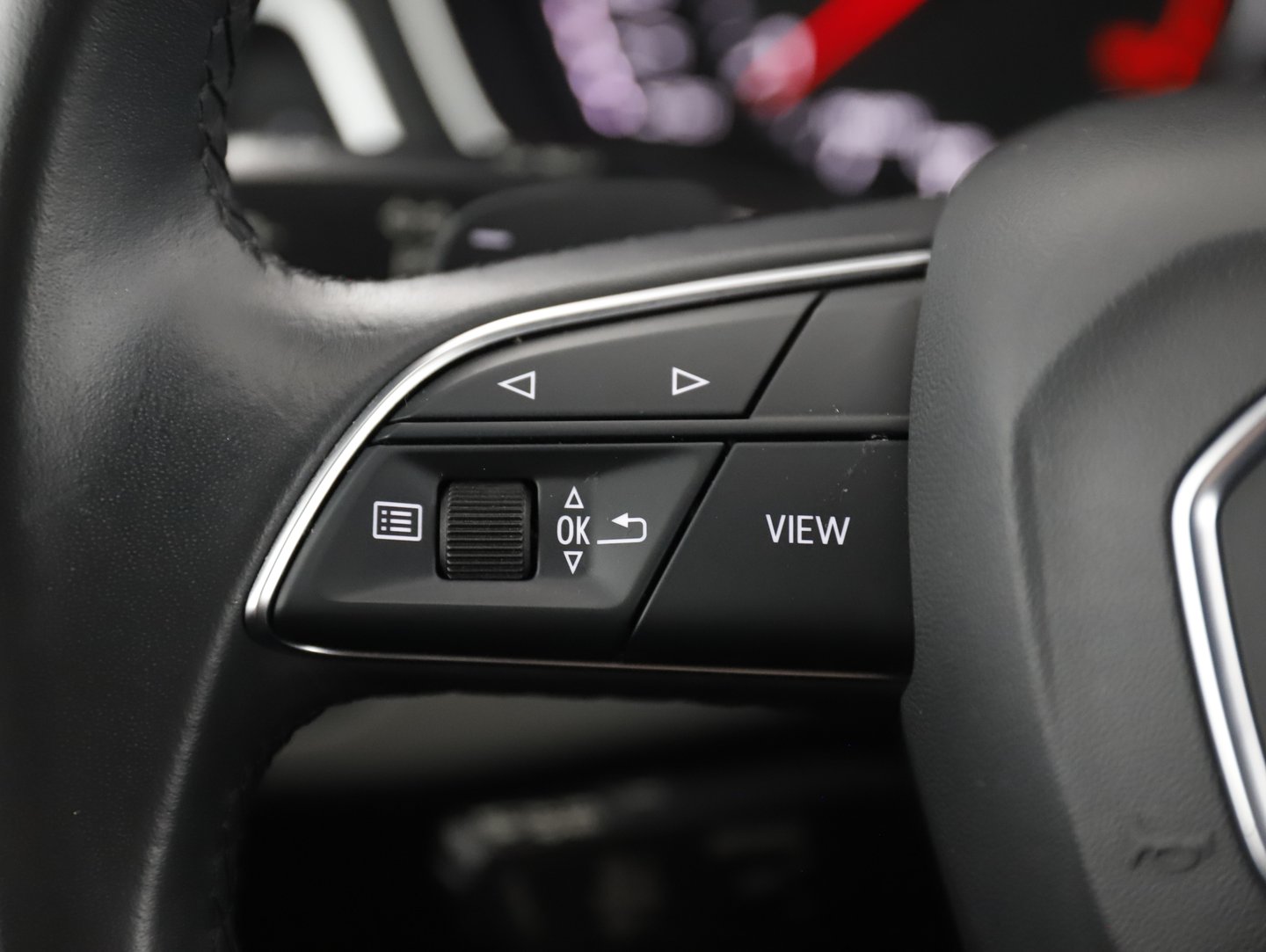 Audi A4 Avant 35 TFSI S line | Bild 13 von 22