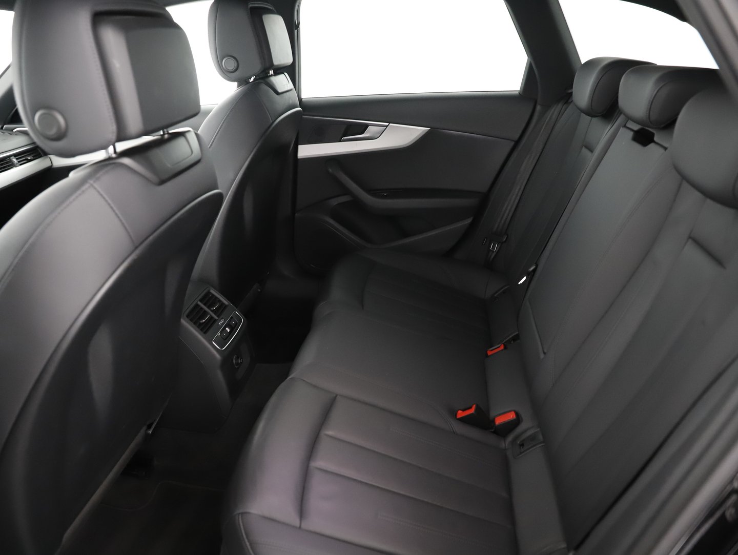 Audi A4 Avant 35 TFSI S line | Bild 19 von 22