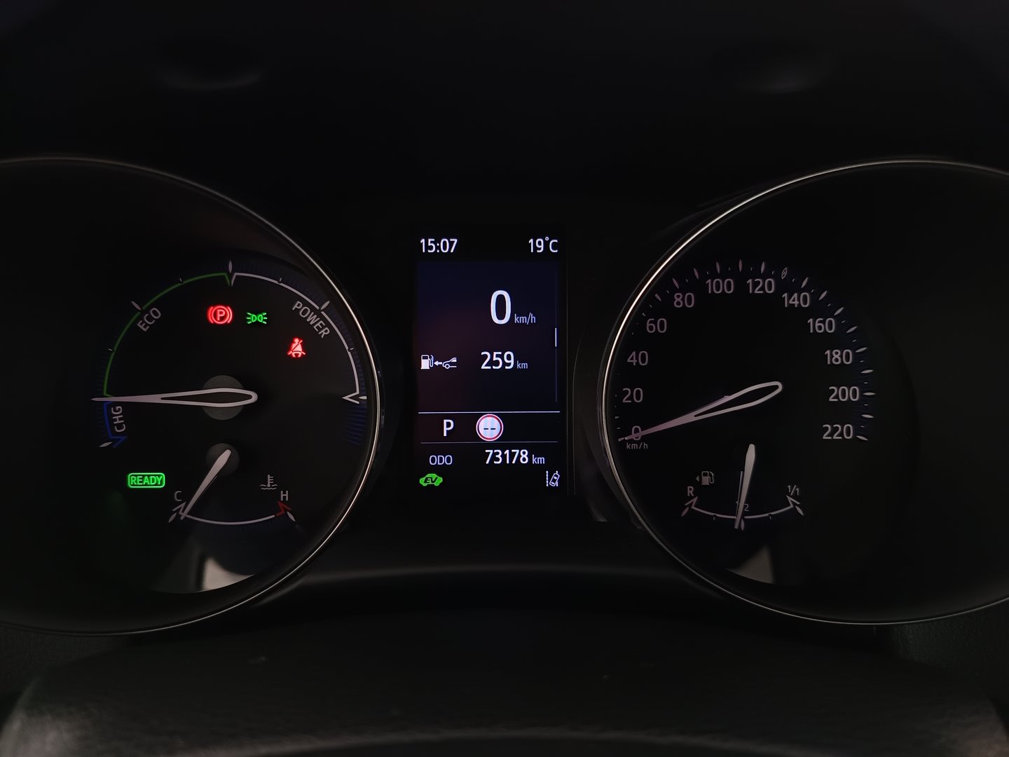 Toyota C-HR 1,8 Hybrid C-ULT CVT | Bild 17 von 27