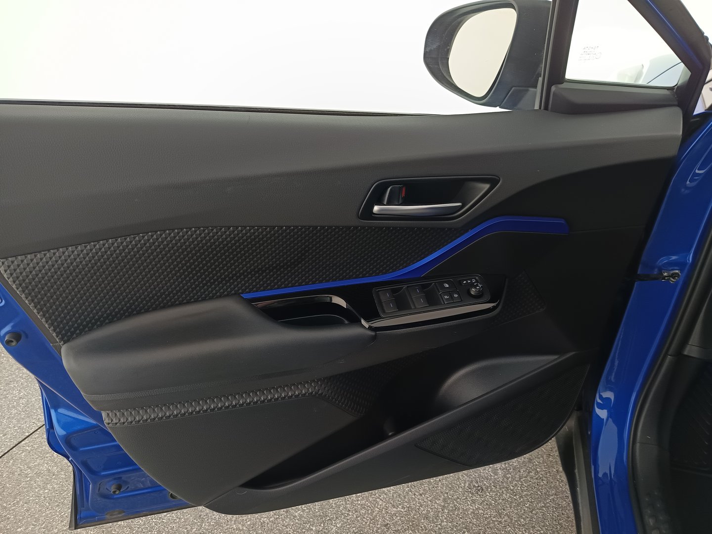 Toyota C-HR 1,8 Hybrid C-ULT CVT | Bild 10 von 27