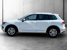 VW Touareg Sport V6 TDI SCR BMT 4MOTION in PURE WHITE