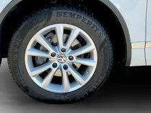VW Touareg Sport V6 TDI SCR BMT 4MOTION in PURE WHITE