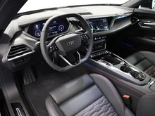 Audi e-tron GT S e-tron GT in Mythosschwarz Metallic