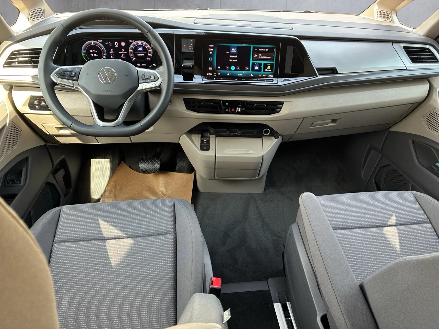 Bild eines VW Multivan Business eHybrid 180 kW 4MOTION