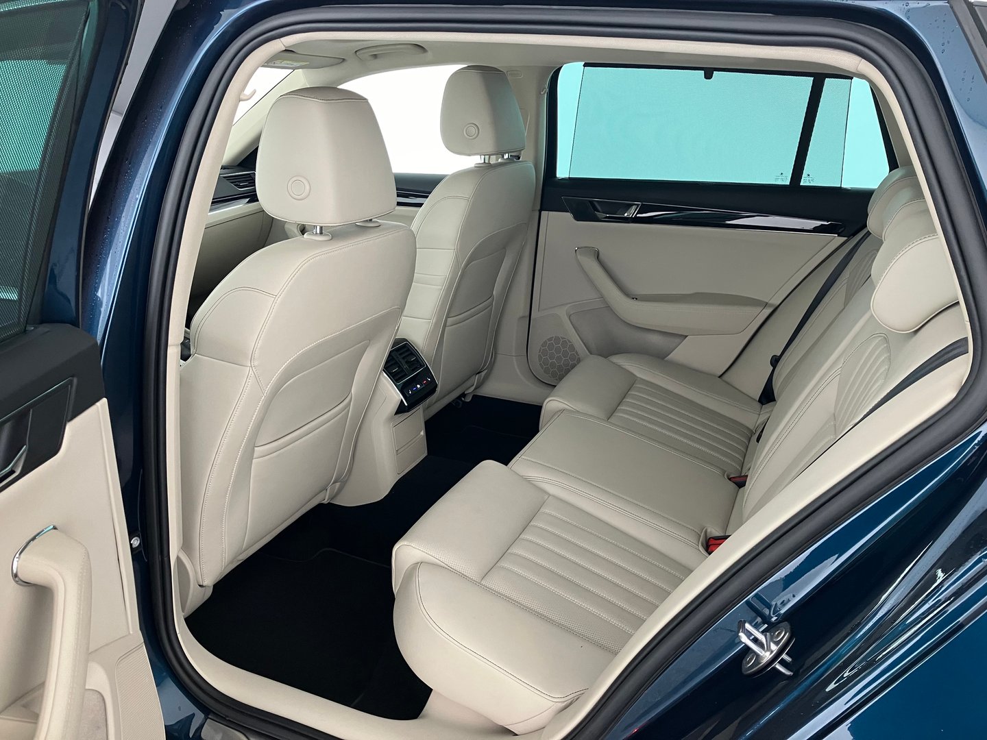 Škoda SUPERB Combi 4x4 L&K TDI SCR DSG | Bild 19 von 25