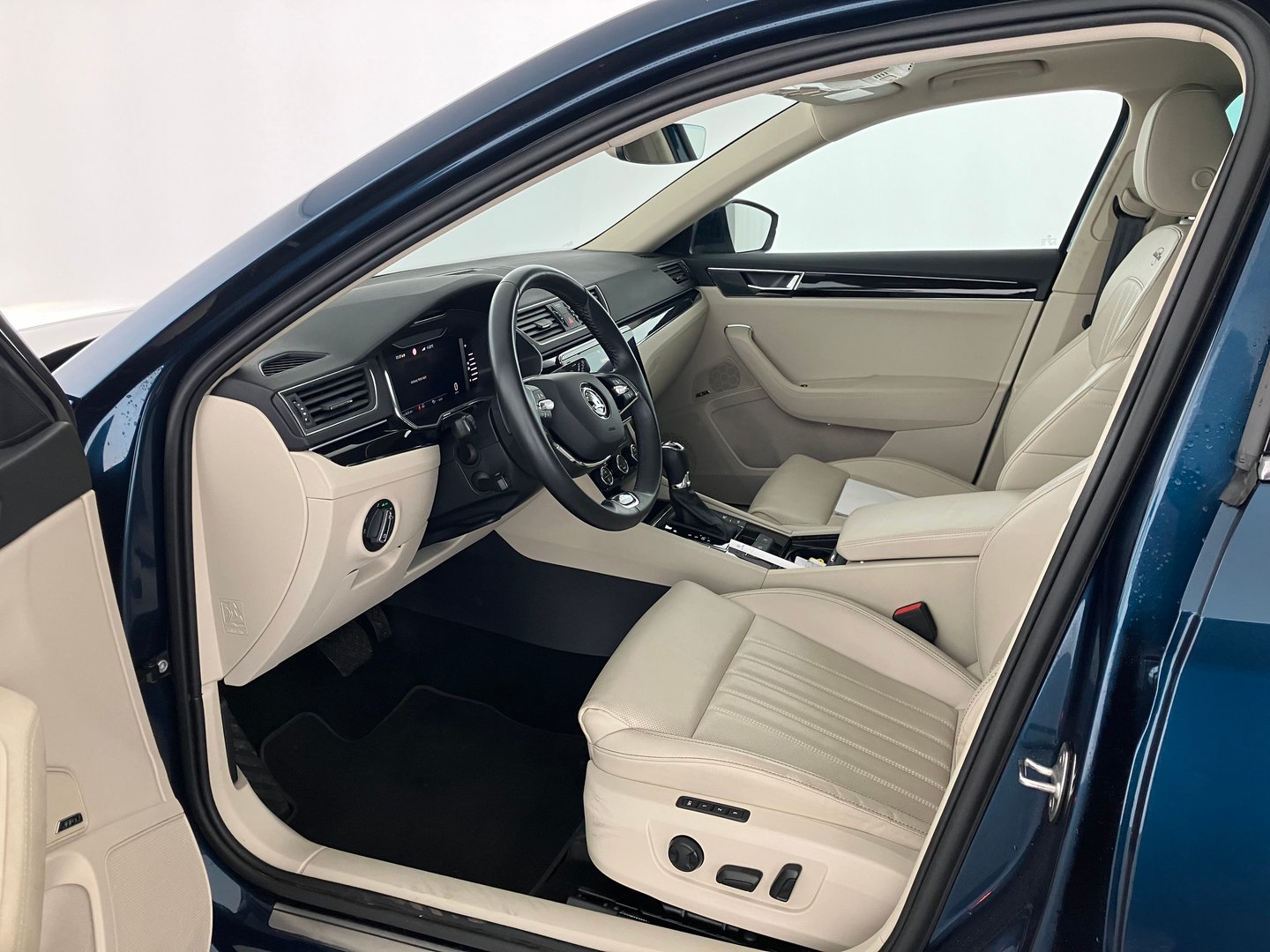 Škoda SUPERB Combi 4x4 L&K TDI SCR DSG | Bild 5 von 25